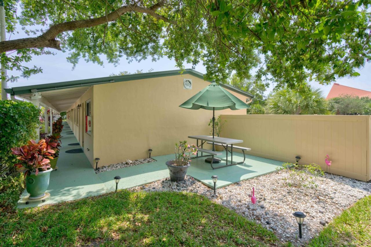 Tequesta Palms Inn Buitenkant foto